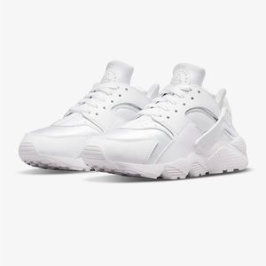 White Nike Air Huarache